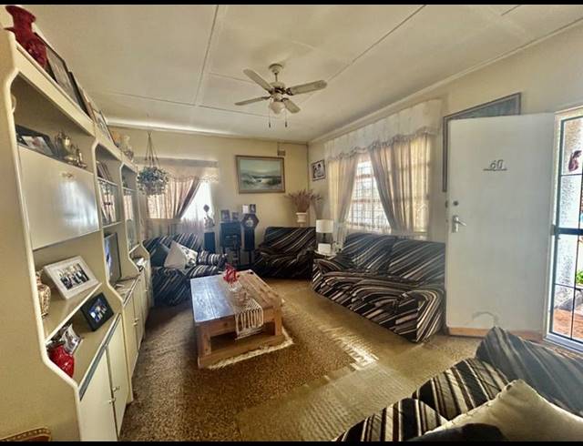 4 BEDROOM HOUSE FOR SALE IN VANDERBIJLPARK CW 2